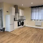 London 1 Bed Beautiful Apartment Nw2